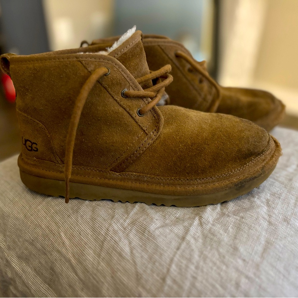 UGG KIDS SIZE 4